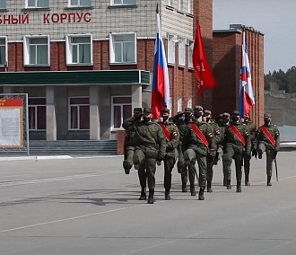Онлайн-парад для 97-летнего ветерана провели военные в Новосибирске