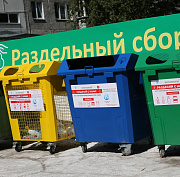 АО «САХ»: контейнеры у жилого дома переполняются из-за соседних магазинов