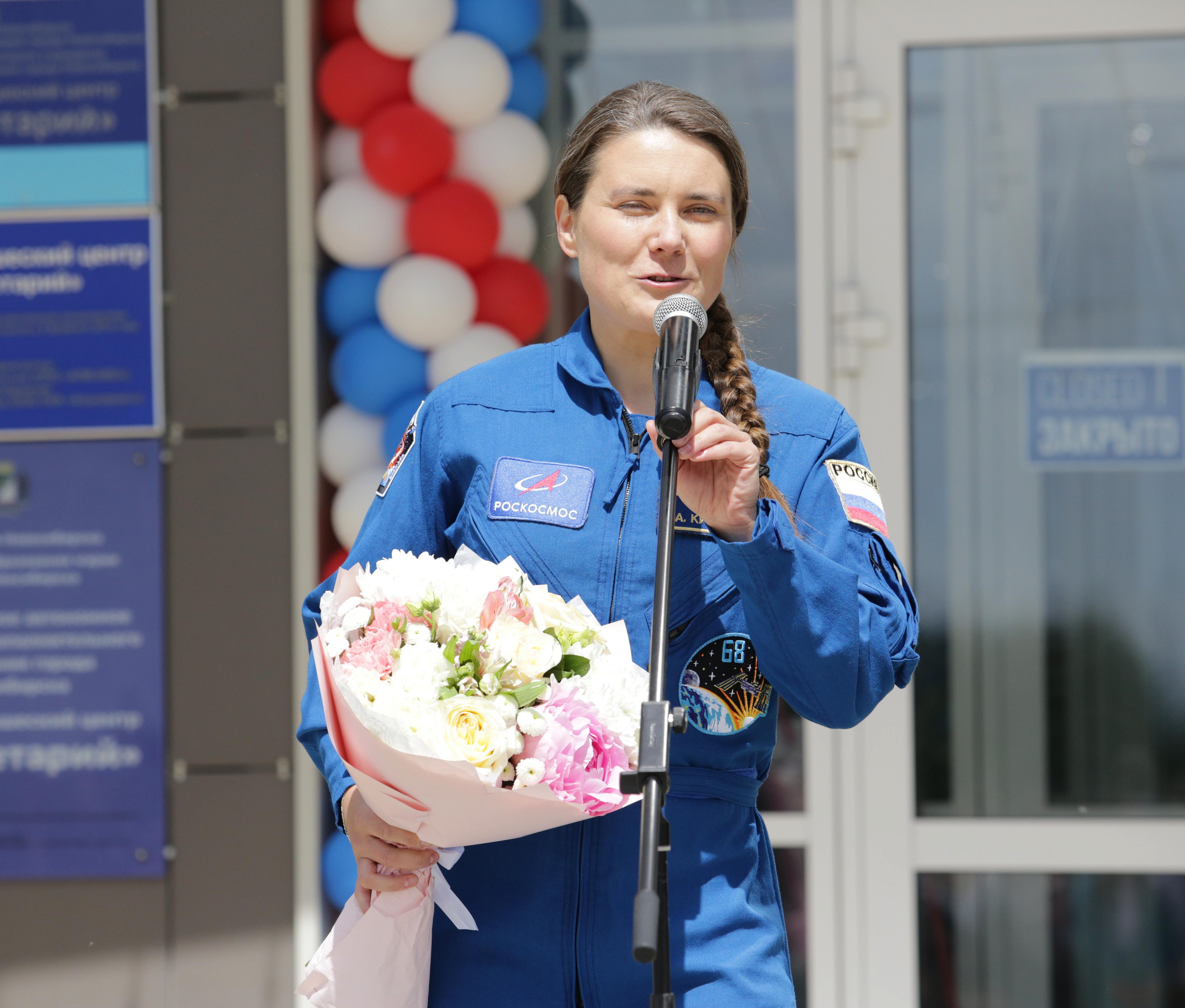 Путин вручил «Золотую звезду» Героя России космонавтке Анне Кикиной