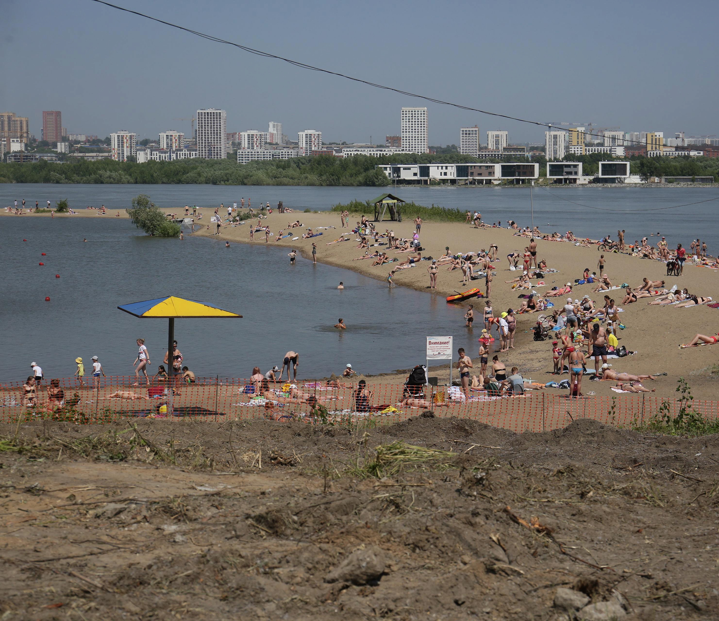 Двух девочек унесло на надувном круге течением Оби в Новосибирске