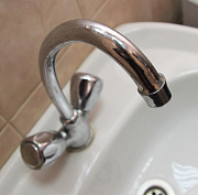 Что делать новосибирцам, если из крана потекла зелёная вода