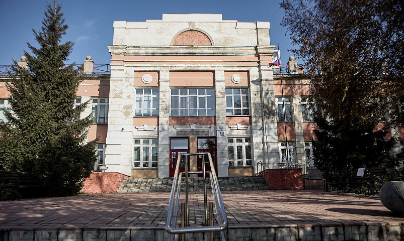 Историческая школа с Городовичком: репортаж из уникального здания на Инской