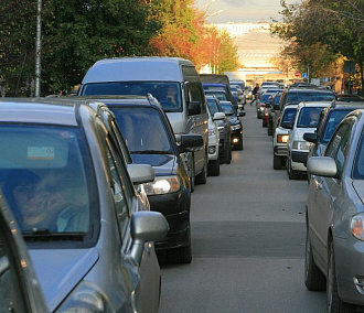 Семейный капитал в 140 тысяч новосибирцы тратят на учёбу и автомобили