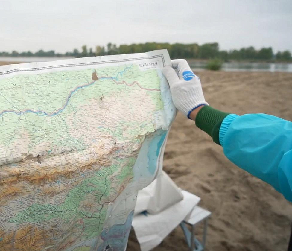 Карту Болгарии нашли на уборке берега Оби в Заельцовском парке