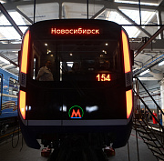 Ещё два новых поезда для метро отгрузили в Новосибирск — мэр Кудрявцев