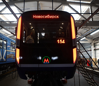 Ещё два новых поезда для метро отгрузили в Новосибирск — мэр Кудрявцев
