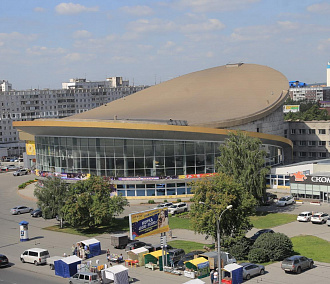 11 цирков Новосибирска: Никулин, паровозик Дуровых и сорванная крыша