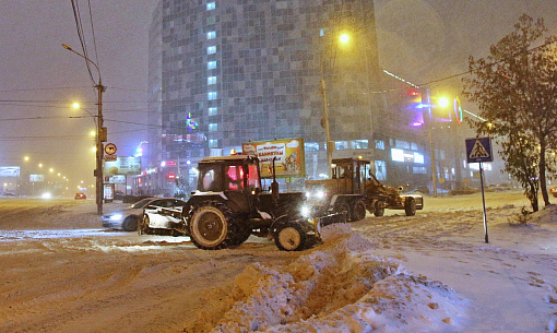 На уборку снежных валов в Новосибирске дорожникам дали неделю