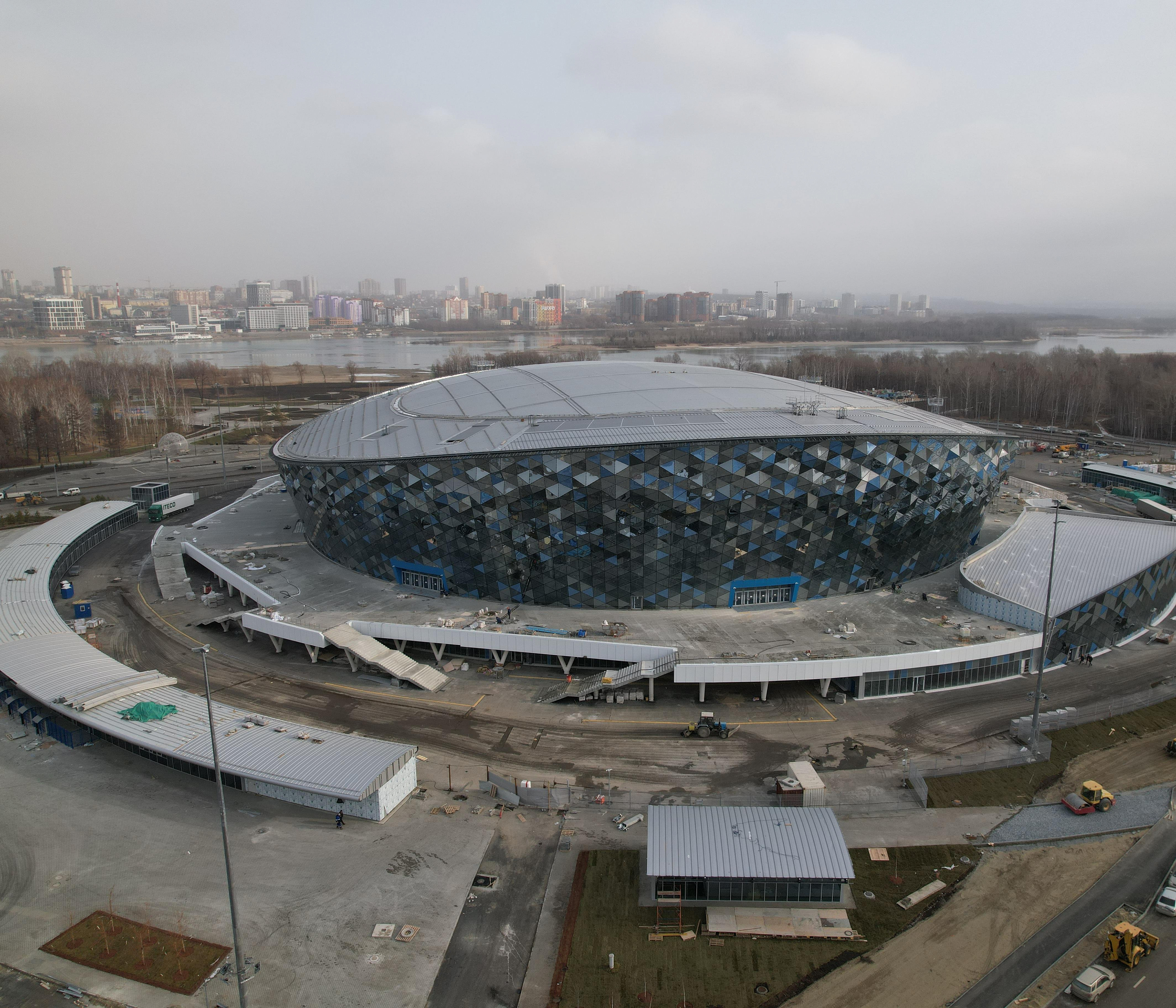 На новой ледовой арене в Новосибирске запускают вентиляцию
