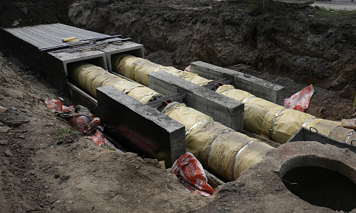 Улицы в двух районах Новосибирска раскопали из-за дефектов труб