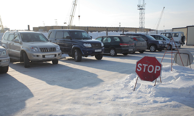 Новосибирцам напомнили о штрафе за прогрев авто во дворе