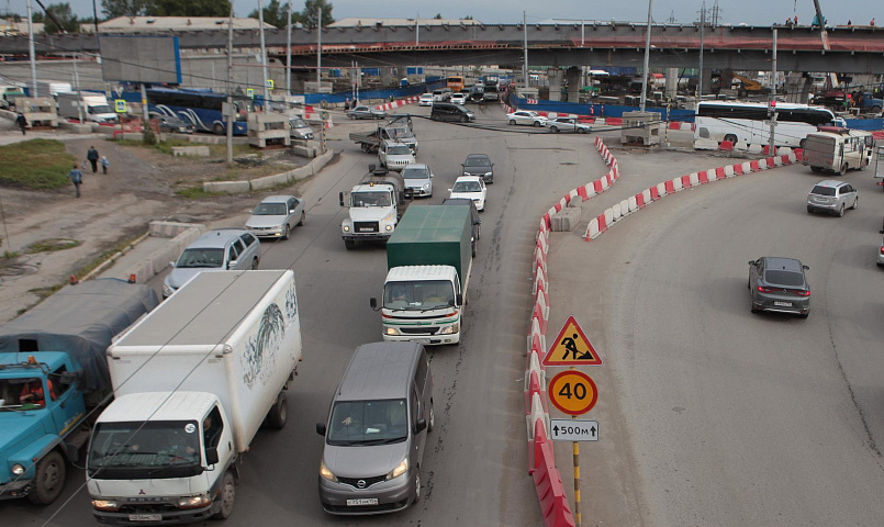 Шестиполосный съезд развязки 4-го моста открыли на площади Энергетиков