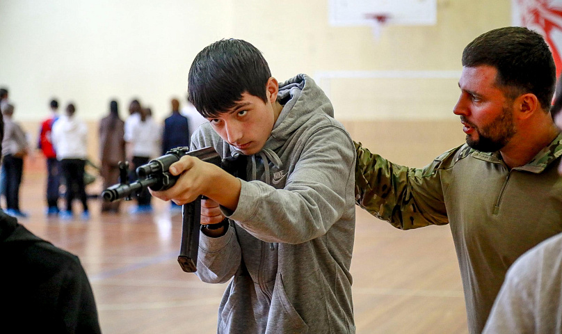 Полигон в «Тёплом доме»: дети осваивают азы военных профессий