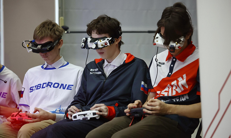 Чемпионов России в гонках дронов поздравил мэр Кудрявцев