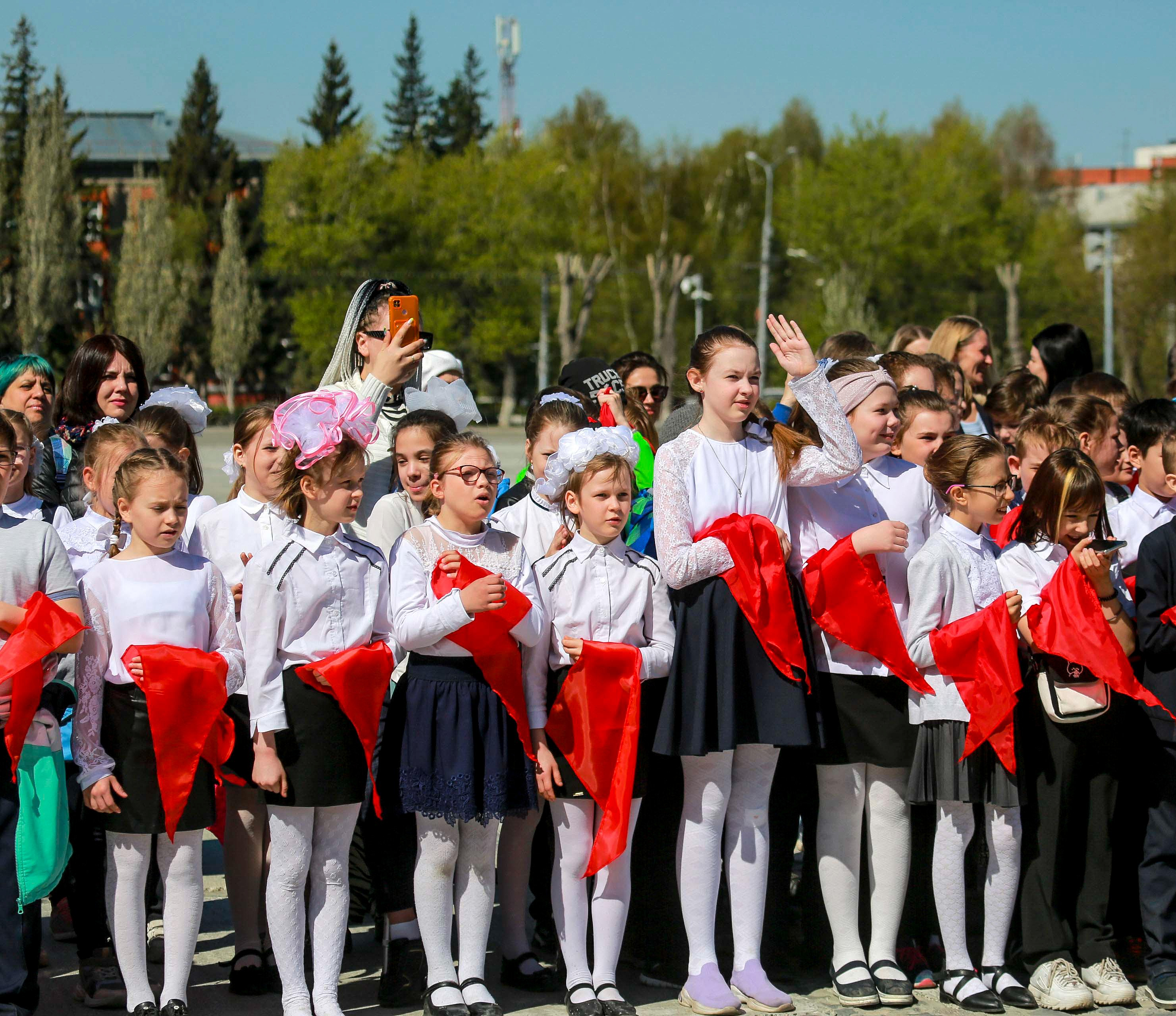 Новосибирских школьников приняли в пионеры