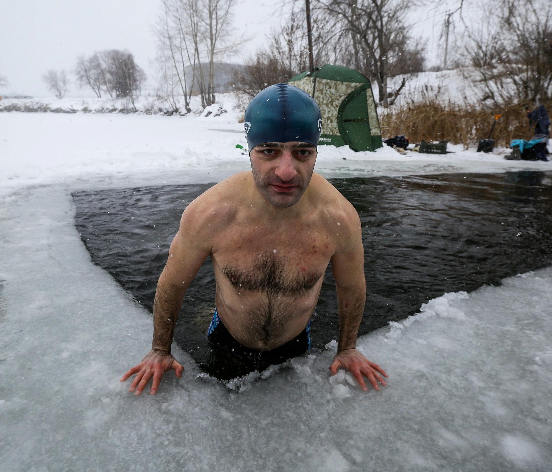 «В ледяную воду — как к себе домой»: сибирский морж о нюансах закаливания