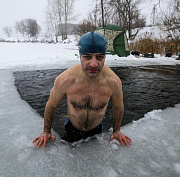 «В ледяную воду — как к себе домой»: сибирский морж о нюансах закаливания