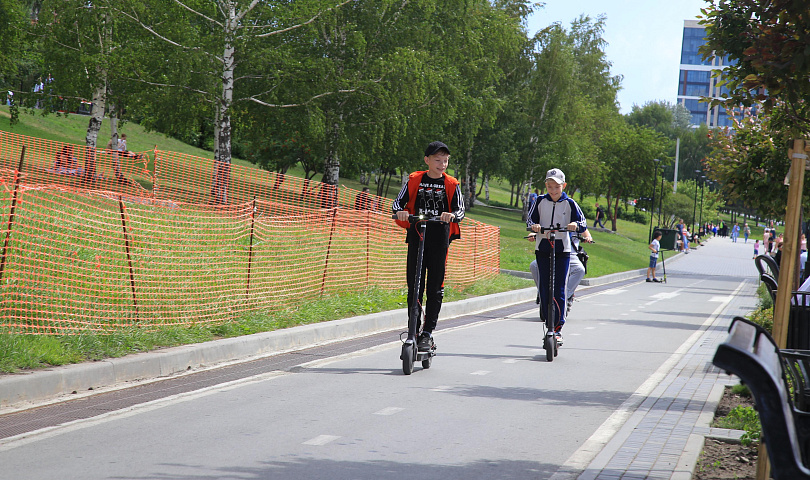 Обрывающиеся велодорожки Новосибирска обсудили в «Книжном шкафу»