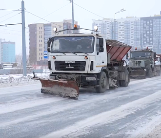 По микрорайону в день: новая техника комплексно чистит левобережье