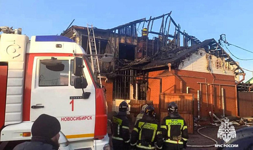 Крупный пожар на улице Москвина: в гараже нашли погибшего мужчину