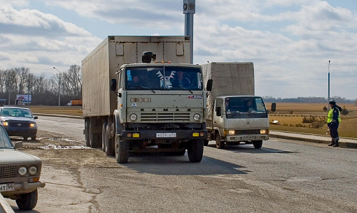 В жару ограничат движение фур по трассам