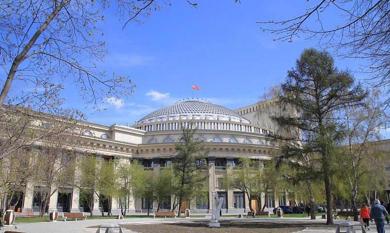 «Один из главных символов города»: мэр Кудрявцев об оперном театре