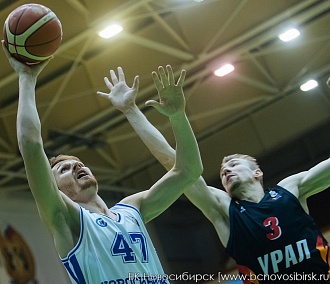 Новосибирские баскетболисты выиграли заключительный матч года
