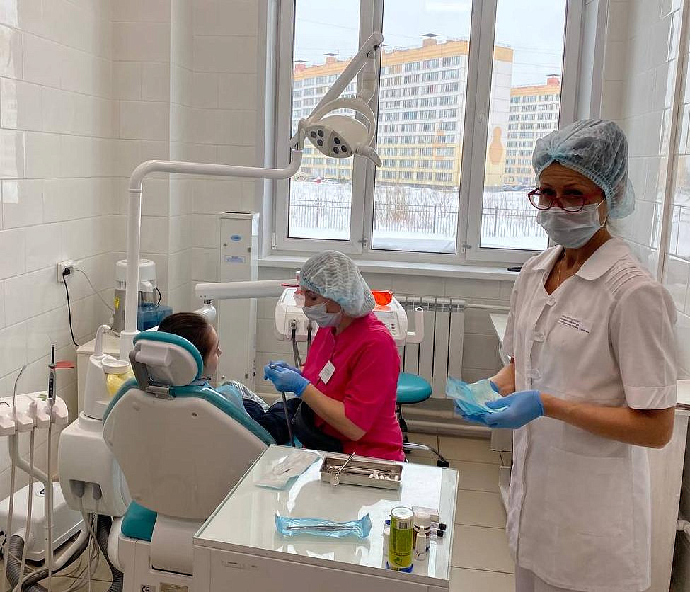 Кабинетов стоматологов станет больше при школах Новосибирской области