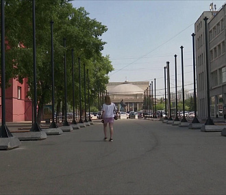 На пешеходной улице Ленина начали монтаж светящихся конструкций