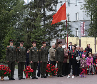 В Новосибирске почтили память погибших во время блокады Ленинграда