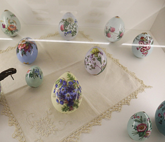 Уникальные пасхальные яйца XVIII века привезли в Новосибирск