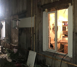 Взрыв бытового газа выбил стёкла жилого дома в Новосибирске