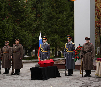 Останки погибшего под Ленинградом бойца захоронили в Новосибирске