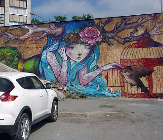 Уличная бессонница: граффитистка Ягода устроила выставку в «АртЕли»