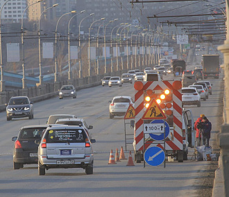 На Октябрьском мосту Новосибирска ограничили скорость до 50 км/час