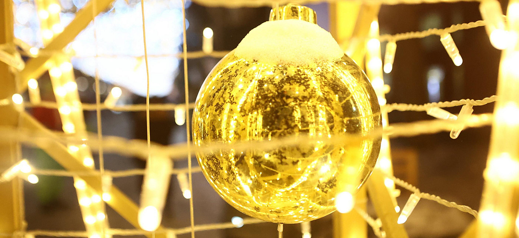 Город засиял иллюминацией: мэр Кудрявцев осмотрел новогодние локации