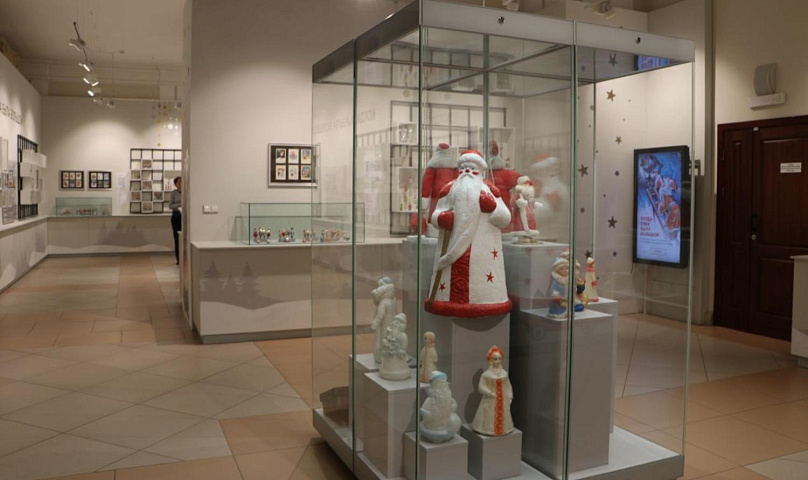 Деда Мороза из ткани 1930-х годов показывают в краеведческом музее
