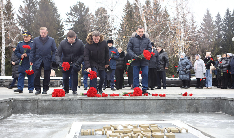 Мэр Кудрявцев возложил цветы к Вечному огню в День неизвестного солдата