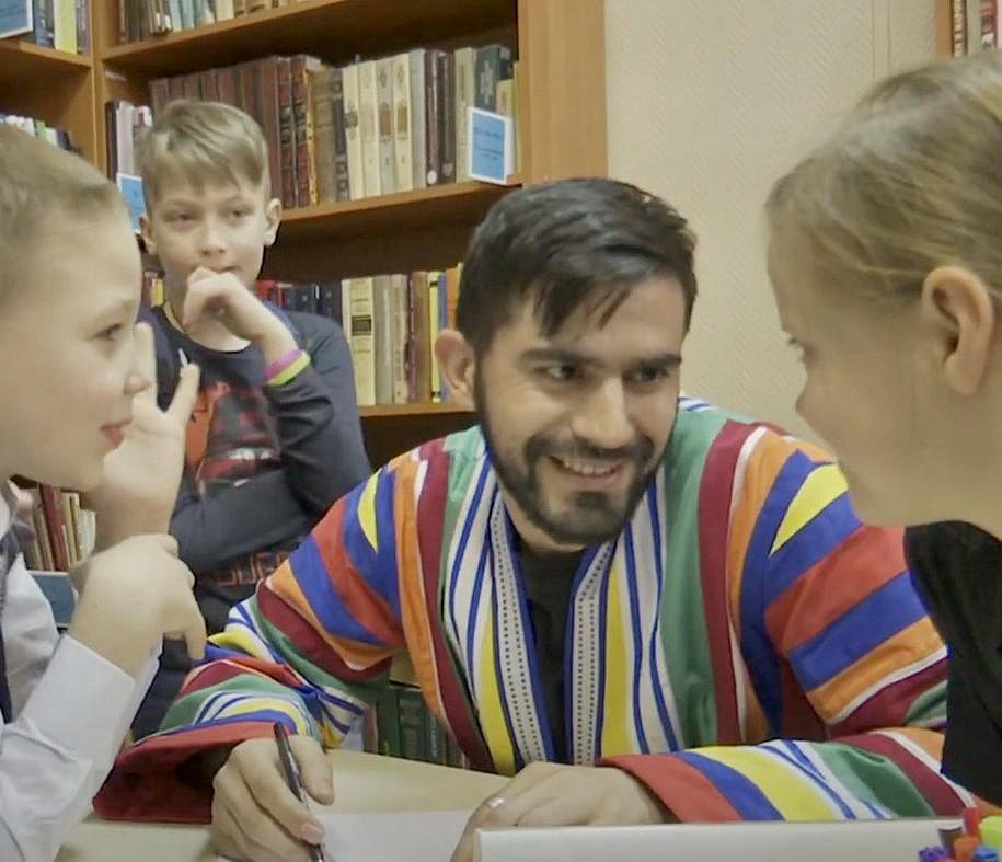 Объясняться на персидском научили новосибирцев в День родного языка