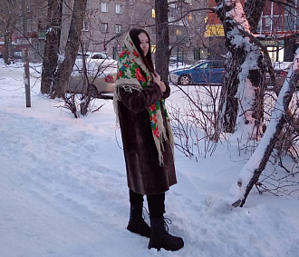 Молоденькие девушки в Новосибирске начали носить «бабушкины» шубы