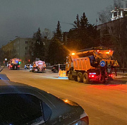 Лёд на тротуарах в центре Новосибирска успели вскрыть до похолодания