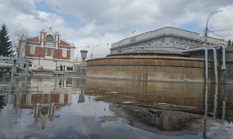 Электросамокаты и аквариумных рыбок находят в фонтанах Новосибирска