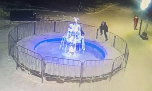 Неизвестные вандалы погасили новогодние огни в парке Новосибирска