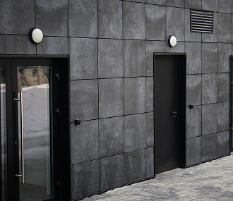 Скандальный общественный туалет открыли в Нарымском сквере