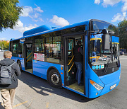 10 новых автобусов вышли на маршрут №220 из Новосибирска в Криводановку