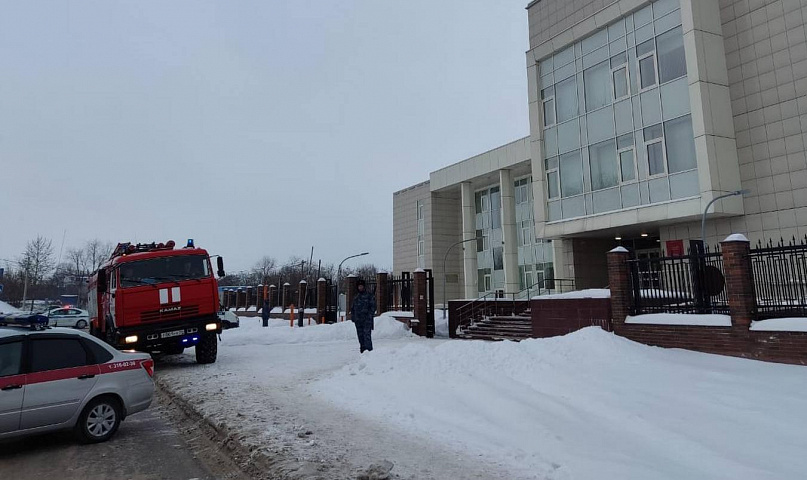 В Новосибирске семь судов и здание ФНС проверяют на наличие взрывчатки