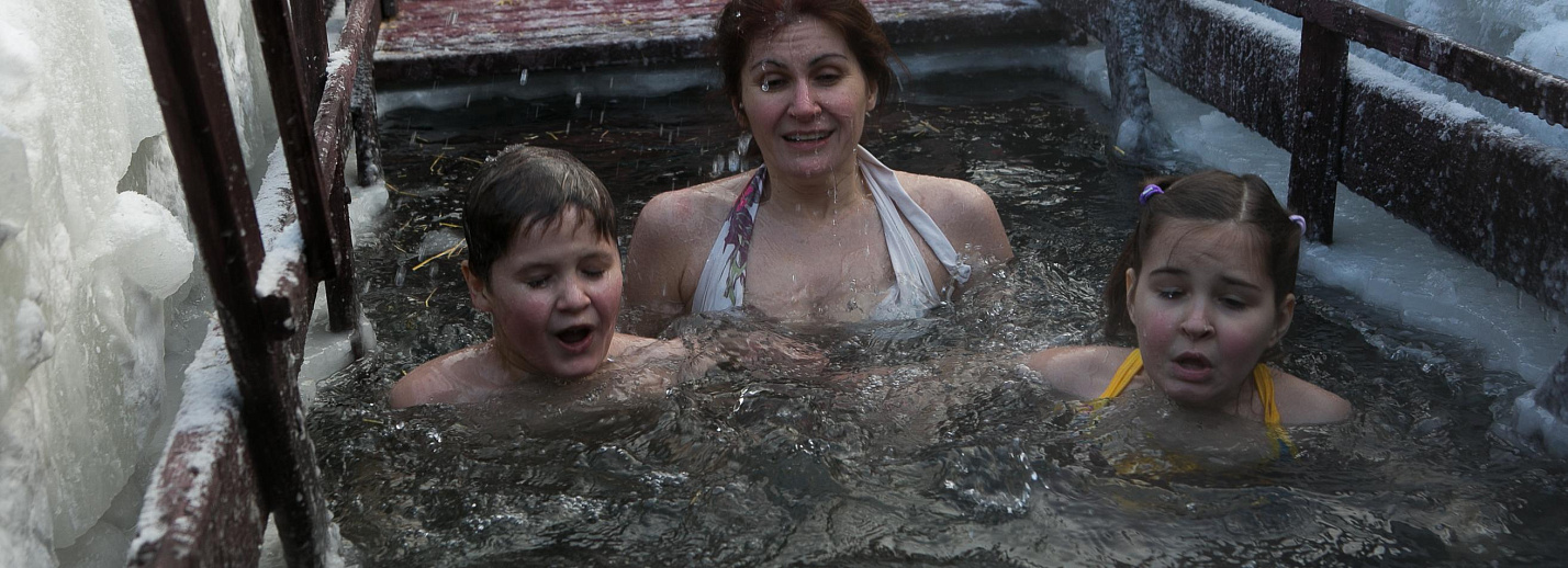 Покрестить в новосибирске. Покрестить в новосибирске. 01. Купание в море на крещение. Крещение в храме.