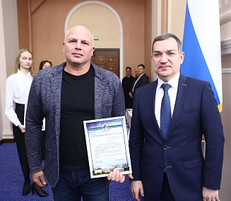 Мэр Кудрявцев наградил лучших тренеров Новосибирска