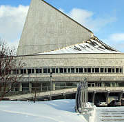 Доверчивая «Яга» закрыла превью Рождественского фестиваля в «Глобусе»