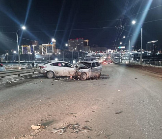 Смертельное ДТП произошло в ночь на субботу на дамбе Октябрьского моста